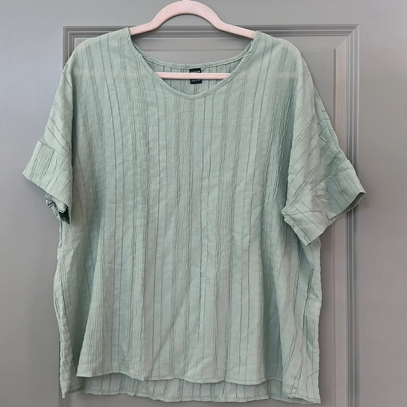SHEIN light green blouse - Picture 1 of 4